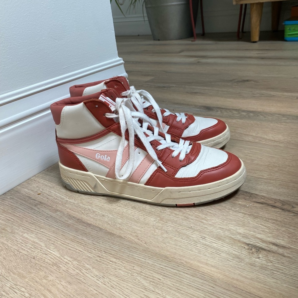 LIKE NEW GOLA ALLCOURT HIGH SNEAKERS